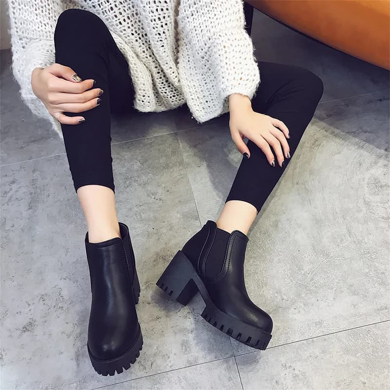 2026 New Autumn Awinter New Women's Round Toe Thick Sole Heel Women's Short Boots Simple Comfortable Versatile Women's Shoes