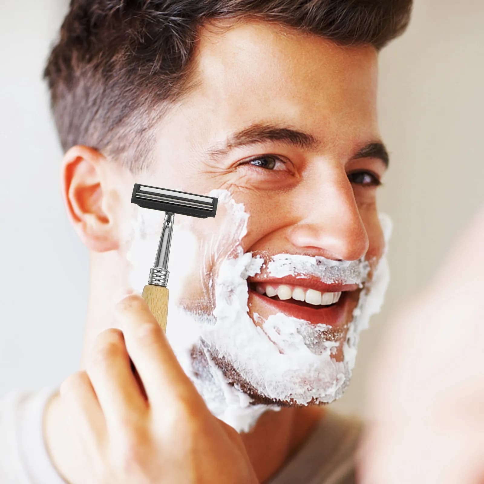Set di 4 Rasoi Manuali con Manico in Bambù, Ecologici, in Acciaio Inossidabile per Rasatura Delicata e Precisa di Peli Corporei e Barba