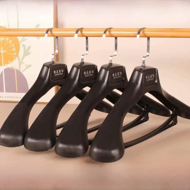 Wide shoulder plastic hanger for men's clothing stores and home use, modern invisible coat hangers and anti-slip for home
