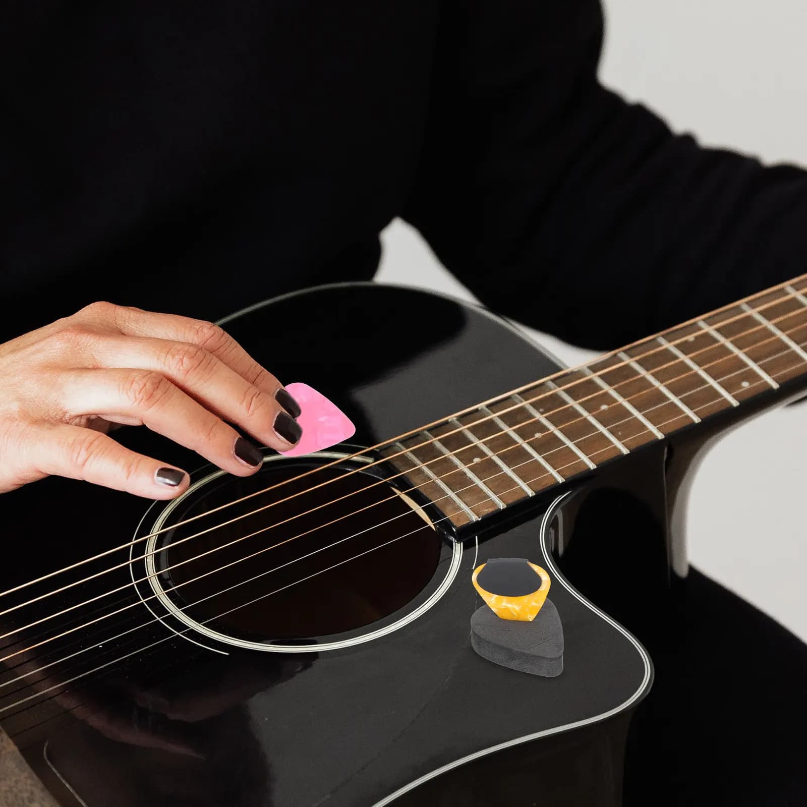 1Set Folk Electric Guitar Picks Plastic Plectrums Ergonomic Guitar Pick Grips Anti-Drop Performance Accessories Kit