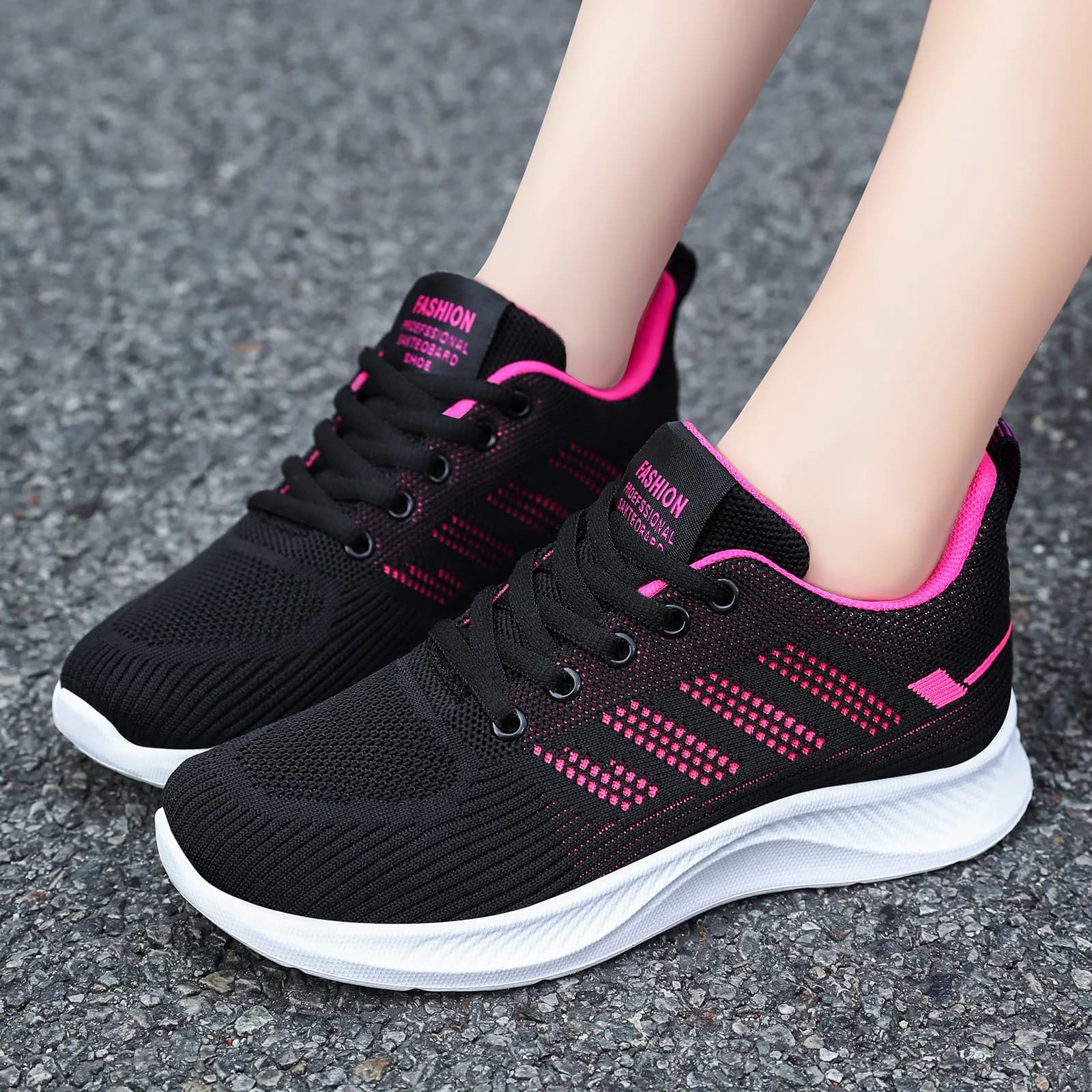 Scarpe da donna casual con suola morbida, sneakers traspiranti in tessuto a rete, ideali per la corsa e il tempo libero.