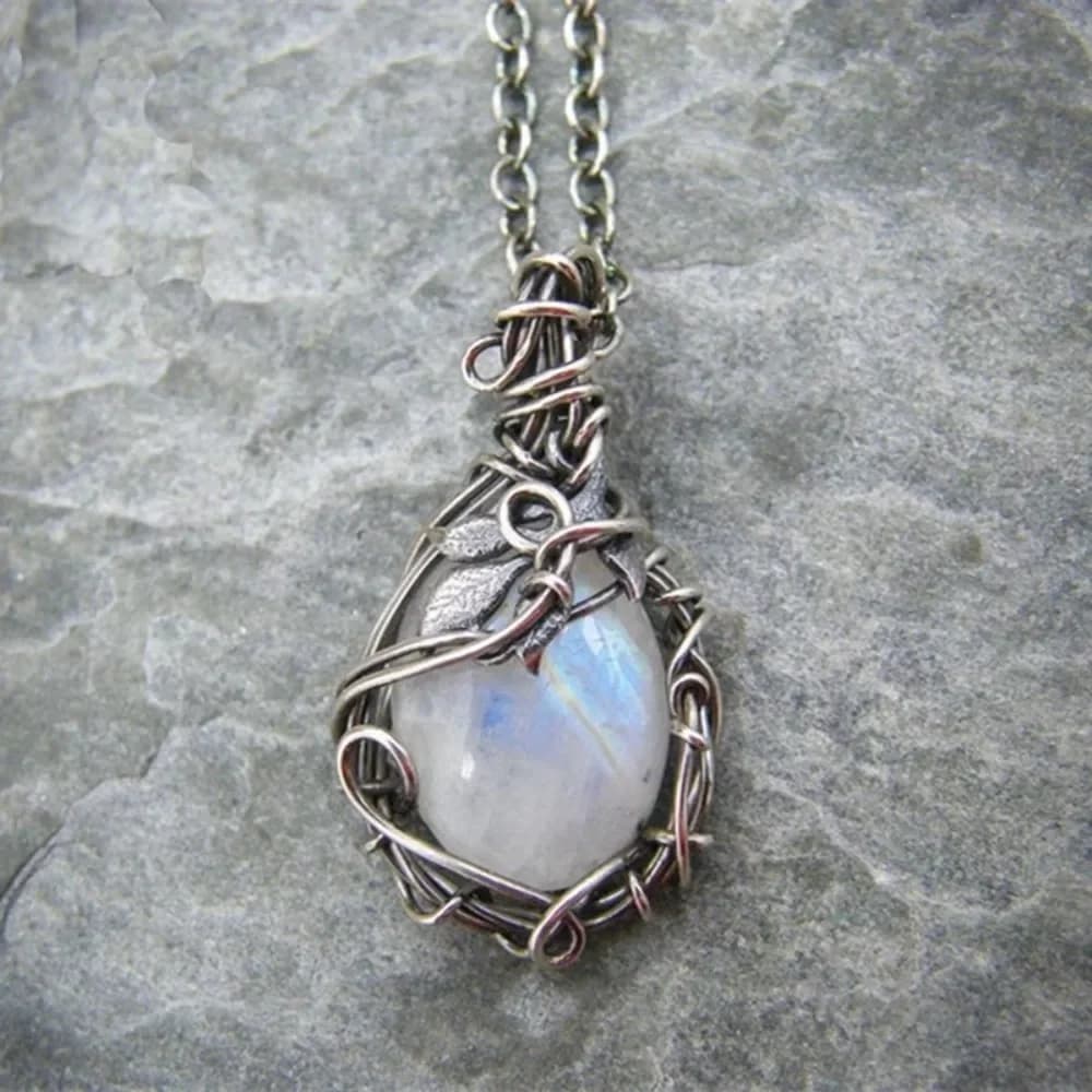 Vintage Alloy Rattan Artificial Water Crystal Gemstone Pendant Necklace Fashion Stone Necklaces Jewelry Gift for Women Girls