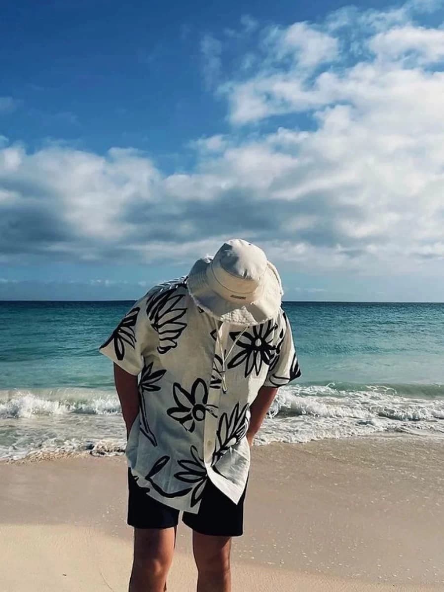 Camicia Hawaiana Bianca Floreale con Colletto Cubano da Uomo, Casual, per Vacanze al Mare, Protezione Solare, Manica Corta, Leggera, Moda Estiva