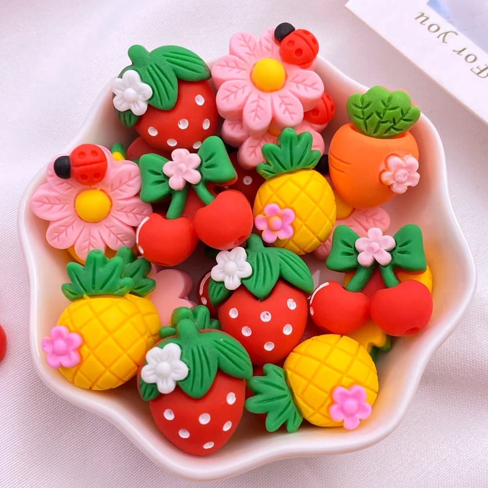 10 pezzi nuovo simpatico cartone animato in resina fragola, ciliegia, ravanello, ananas serie parti per manicure con retro piatto abbellimenti per fiocchi per capelli