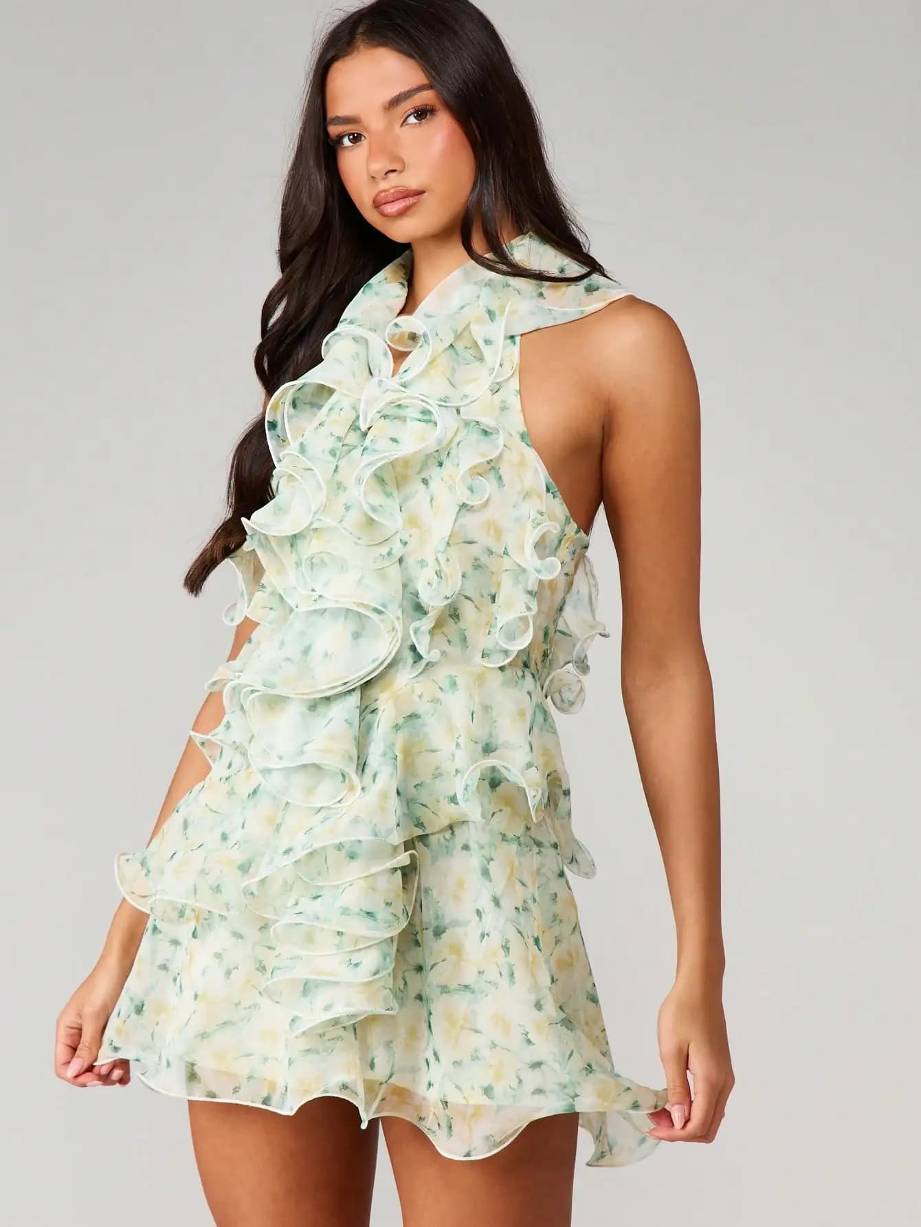 Abito Mini in Chiffon Floreale MISSGUIDED con Dettagli a Volant e Collo Halter per Primavera/Estate, Ideale per Matrimoni, Feste, Occasioni Speciali, Cene in Giardino e Tea Party