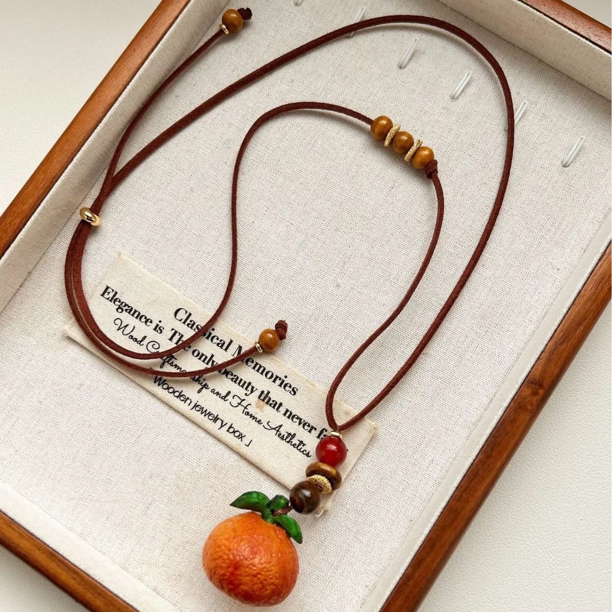 Collana con ciondolo a forma di frutta dal design di nicchia, gioiello di lusso leggero con cordino regolabile di alta gamma