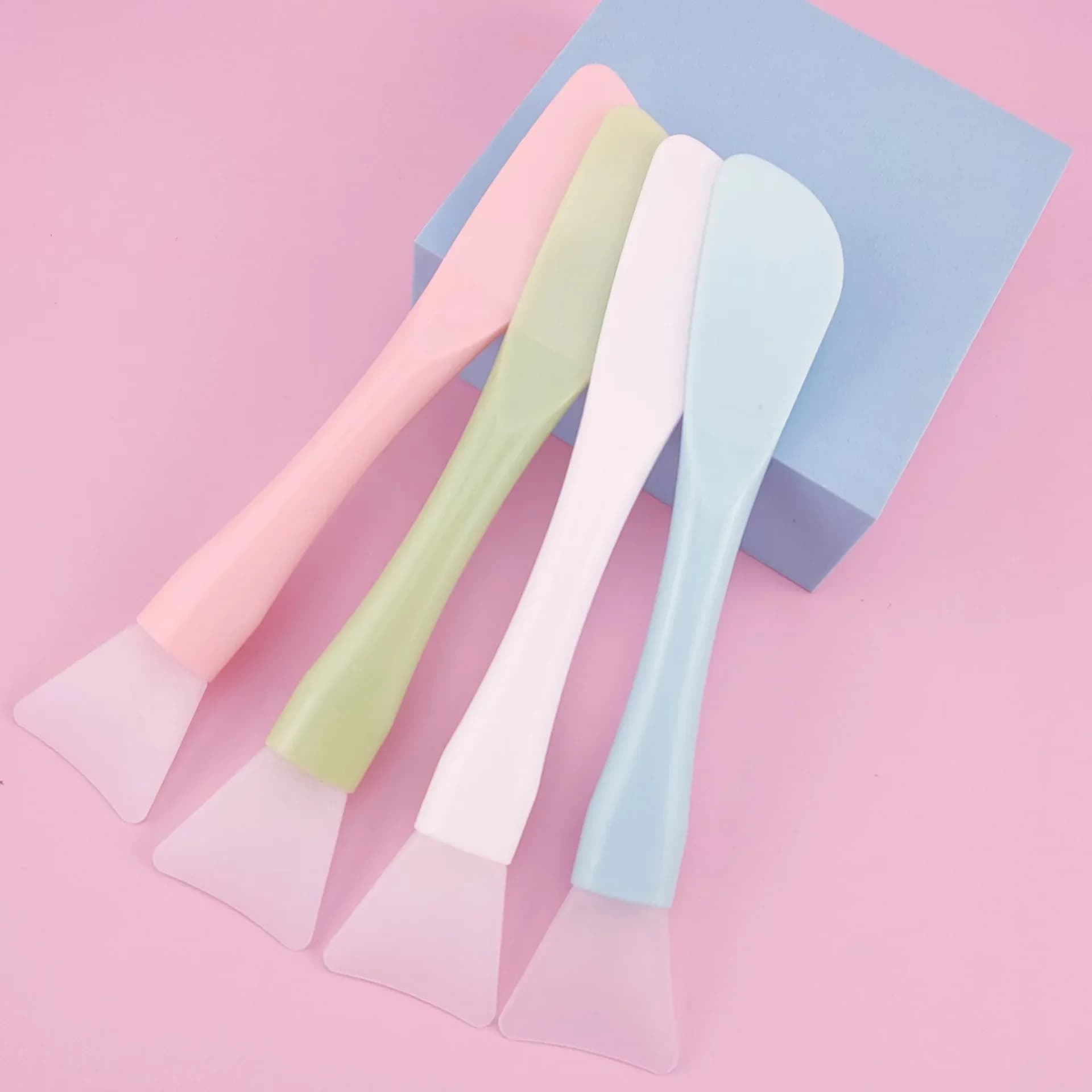 Pennello in silicone per maschera viso con testina morbida e raschietto integrato, doppio uso, per applicazione maschere fai da te, strumento di bellezza per la regolazione delle maschere, all'ingrosso