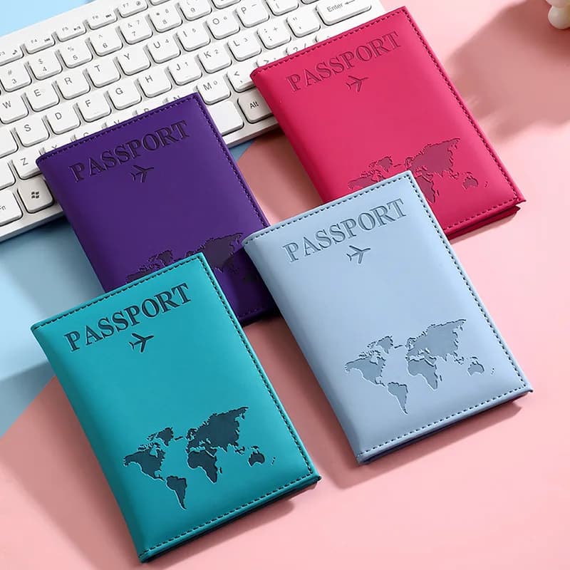 Porta Passaporto in Pelle PU per Uomo e Donna - Organizzatore Protettivo per Carte e Documenti con Mappa del Mondo