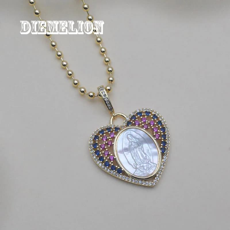 Collana con Pendente a Forma di Cuore Romantico in Madreperla Naturale con Immagine della Vergine Maria, Micro Incastonatura di Zirconi Colorati, Gioielli Religiosi per Donne