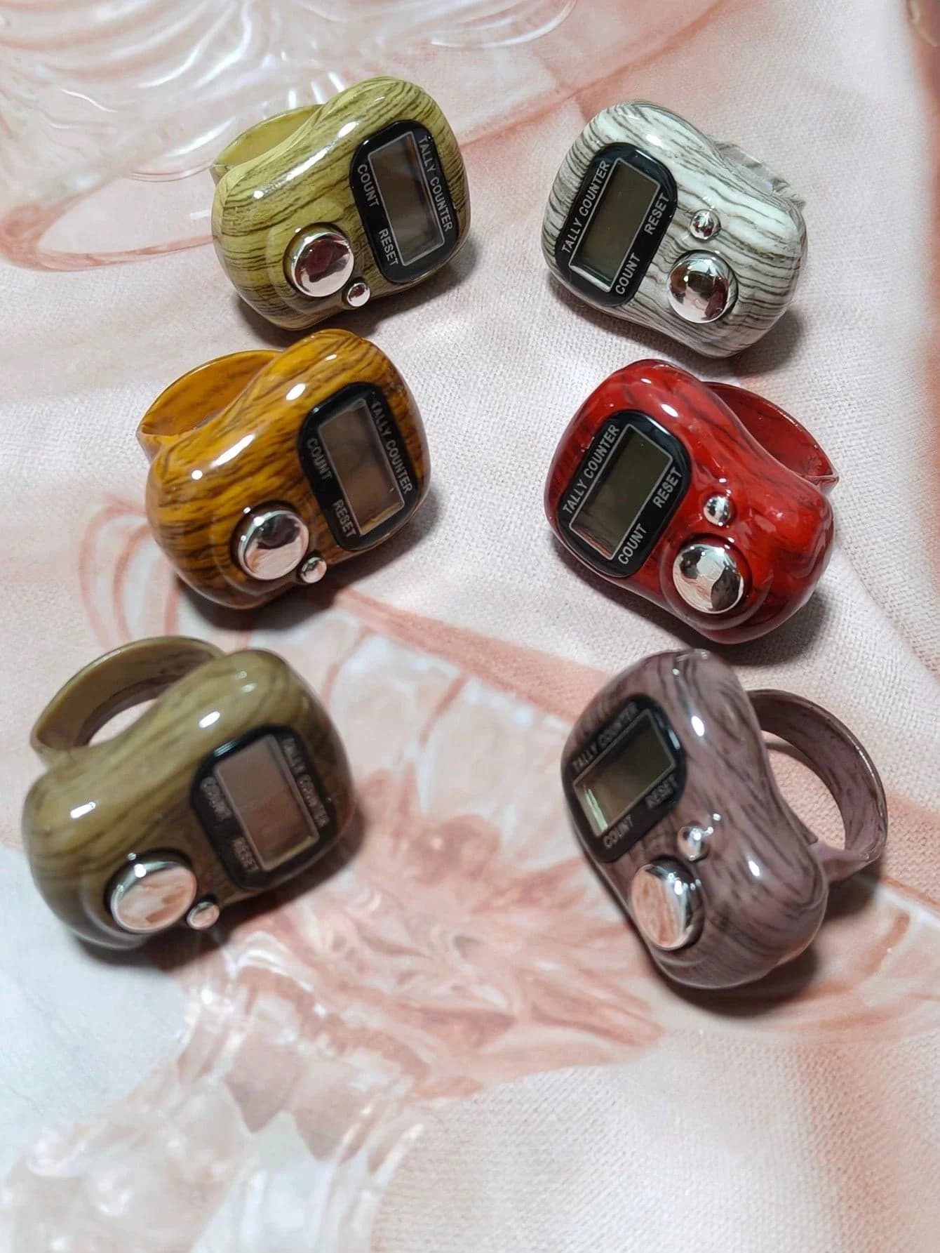 Contatore elettronico regolabile a forma di anello con finitura effetto legno, conteggio/reset con un solo tocco, 6 colori per preghiera, studio, regali