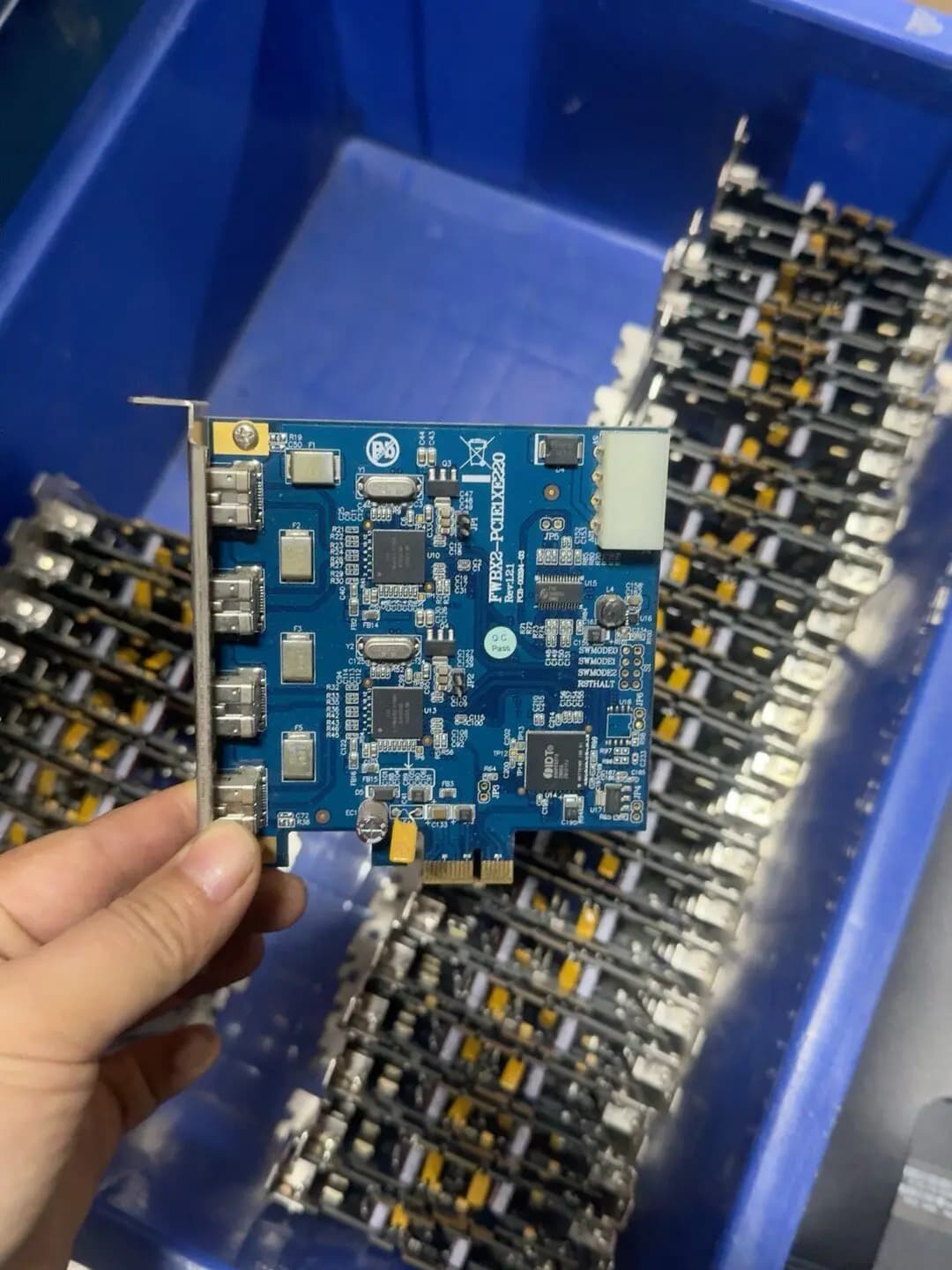 Taiwan IOI FWBX2-PCIE1XE220 image 4-channel capture card