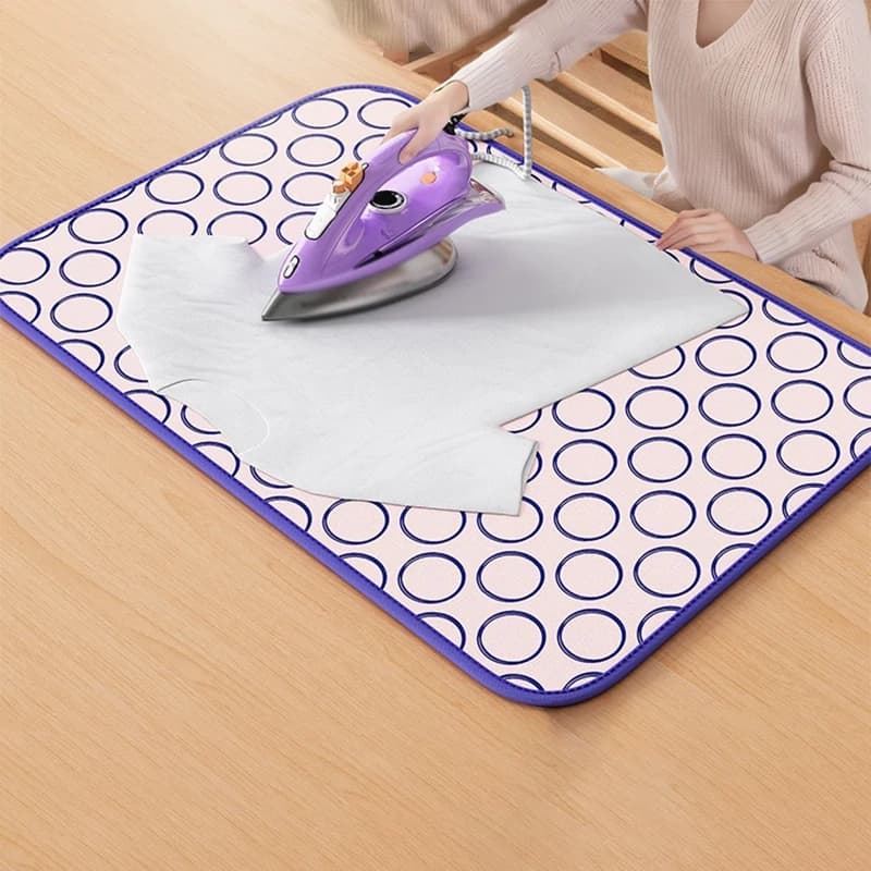 Tavolo da stiro pieghevole Tappetino da stiro in tessuto resistente alle alte temperature Coperta da stiro da tavolo antiscivolo impermeabile per la casa