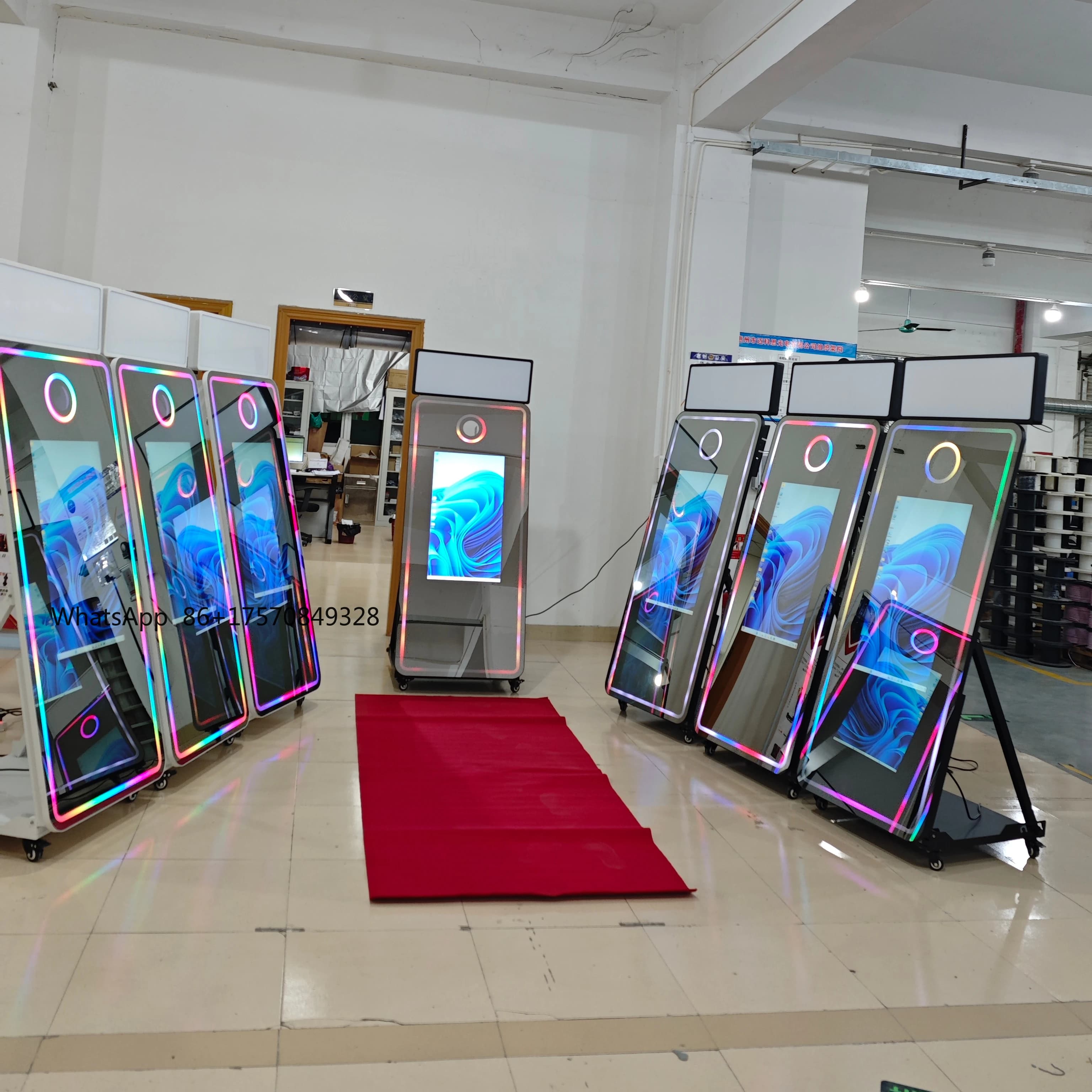 Newest Led Digital Mirror Photo Booth 70 Inch Mirror Frame Touch Screen Mirror Photo Booth for Party Wedding Event