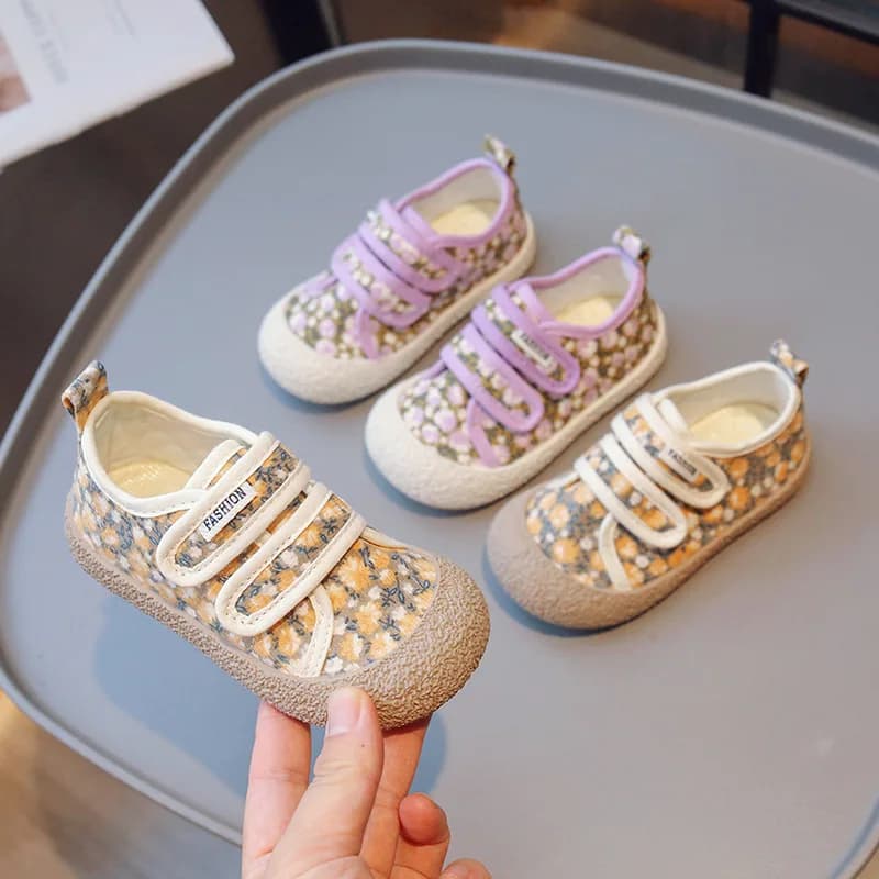 Scarpe di tela leopardate per bambini Scarpe da ginnastica per neonato per bambina Scarpe casual color caramello per bambini Scarpe per il tempo libero morbide e traspiranti
