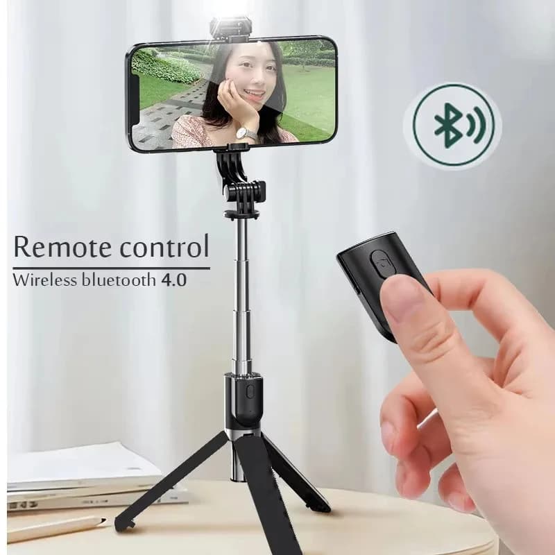 Treppiede per selfie stick con telecomando Bluetooth, supporto per telefono retrattile portatile da 70 cm con luce selfie e otturatore wireless per iPhone.