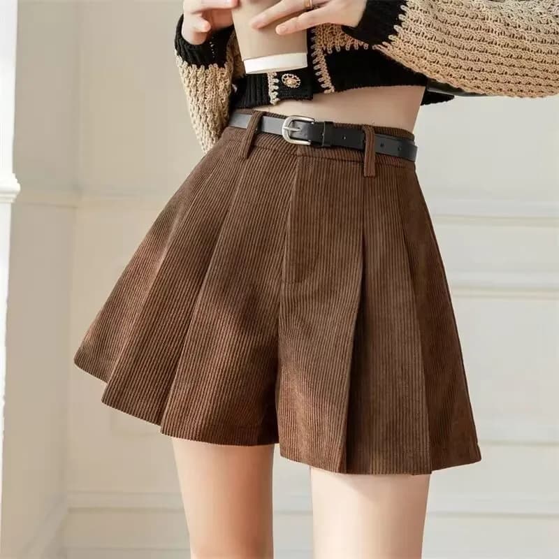 Corduroy pleated slimming casual wide leg shorts for women in autumn and winter 2025 new high waisted and short wearing boots an