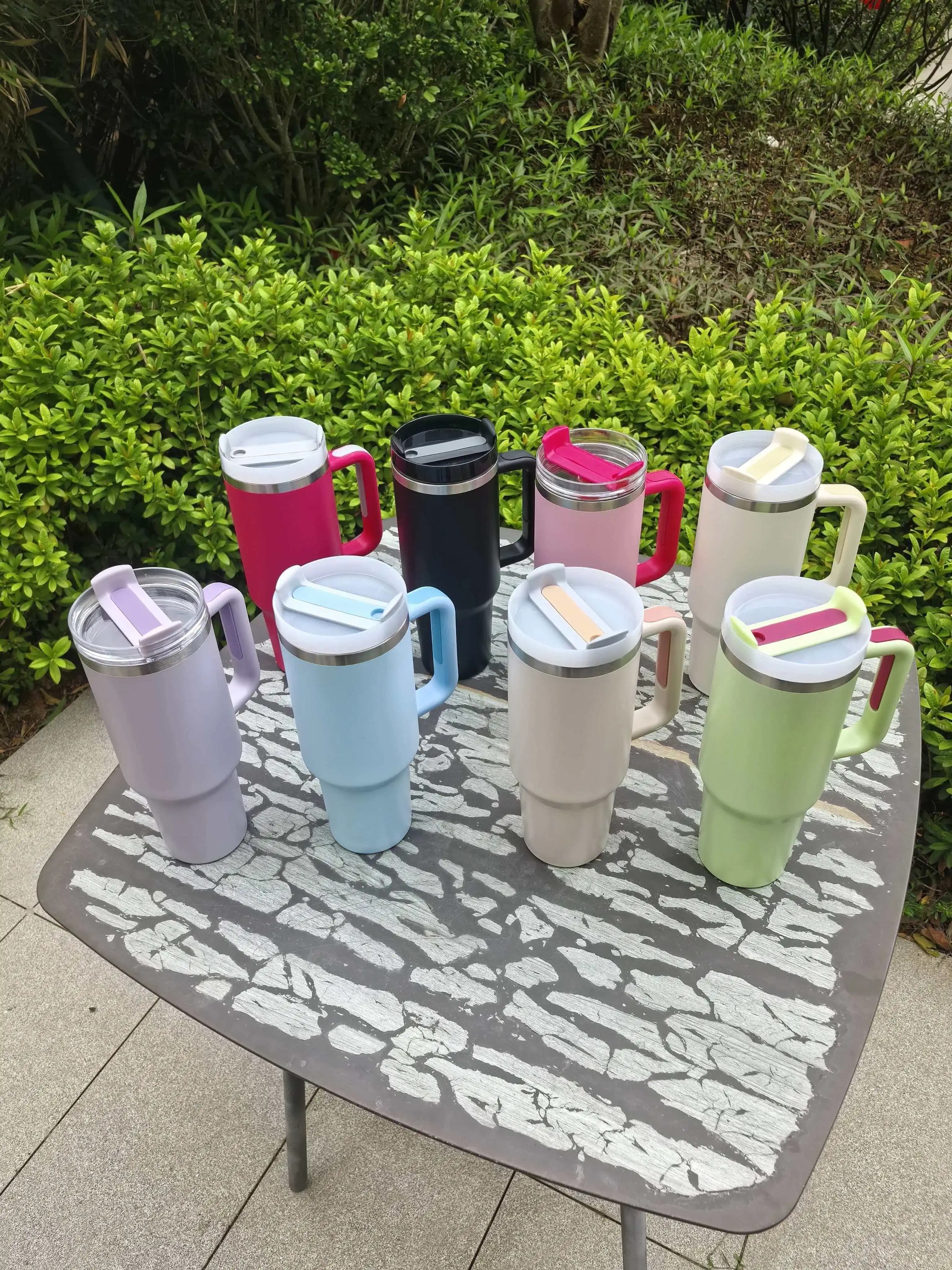 Tumbler Isolato da 40oz con Manico e Coperchio con Cannuccia, Bottiglia d'Acqua in Acciaio Inox, Tazza da Viaggio Antigoccia per Auto, Campeggio