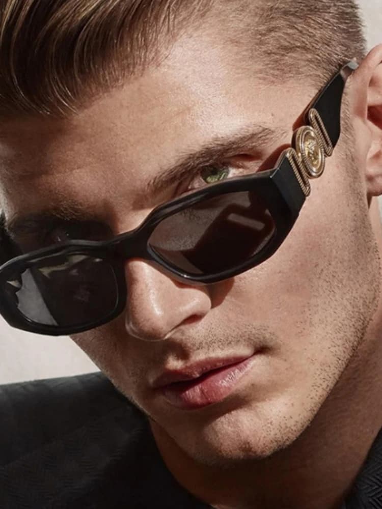 A Pair of PC Men and Women with the New High-value Retro Sunglasses Fashion Sunglasses Online Celebrity with CAT'S Eye.