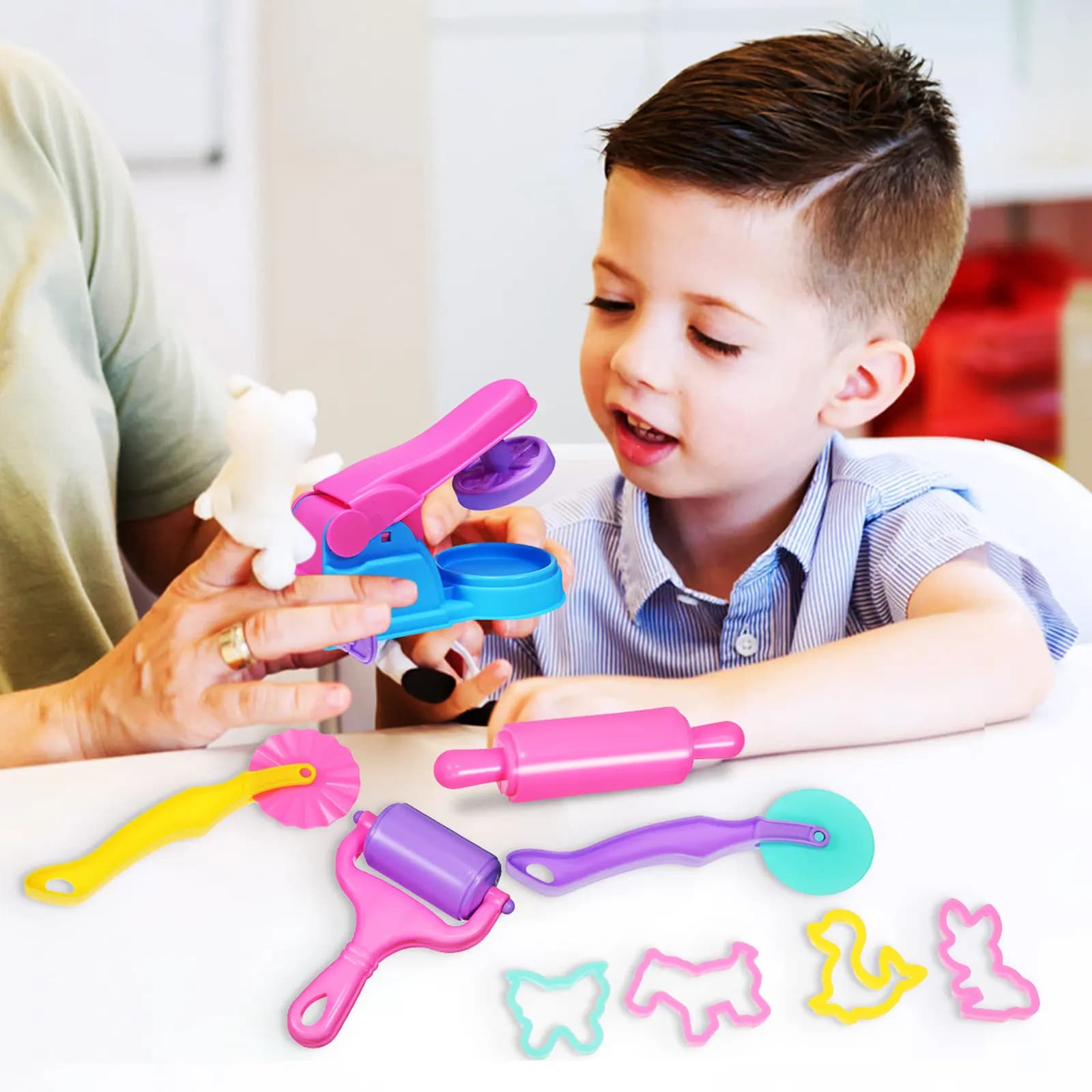 Kit di 22 Strumenti per Modellare l'Argilla con Stampi di Animali e Macchina per Pasta, Set Creativo per Giochi in Classe per Bambini