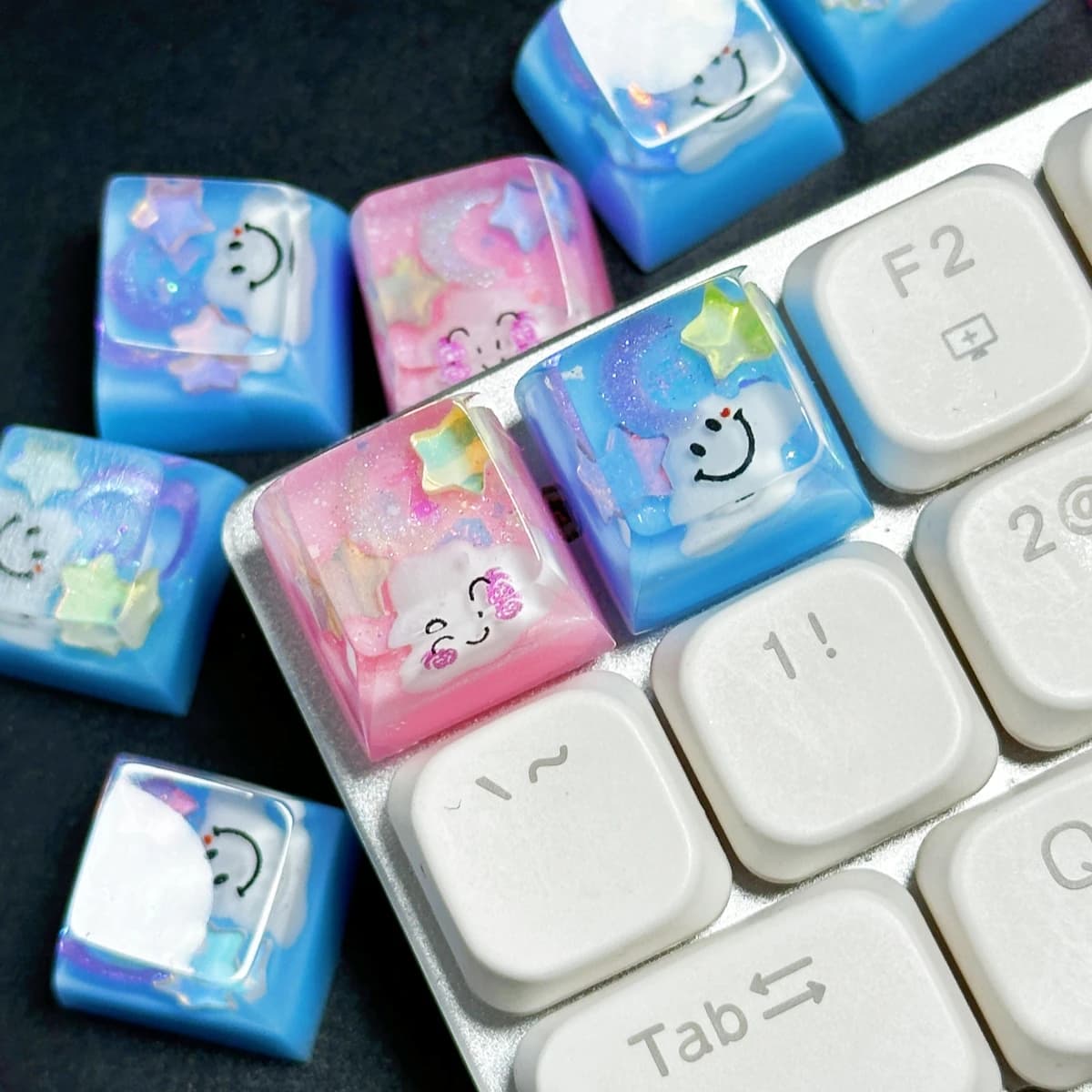 Colla antigoccia in resina originale Trasparente Sorriso Cielo Keycap Tastiera meccanica Periferiche per computer ad asse trasversale