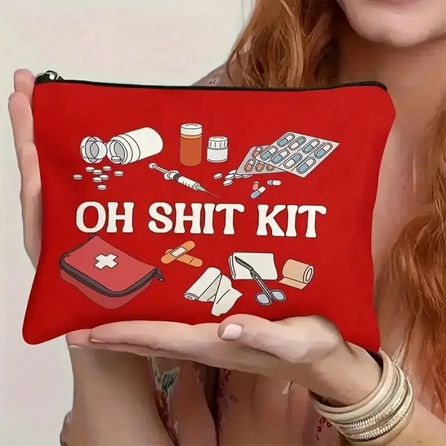 Un kit di pronto soccorso cosmetico portatile, una scatola multifunzionale per riporre pillole e oggetti essenziali per allergie e asma.
