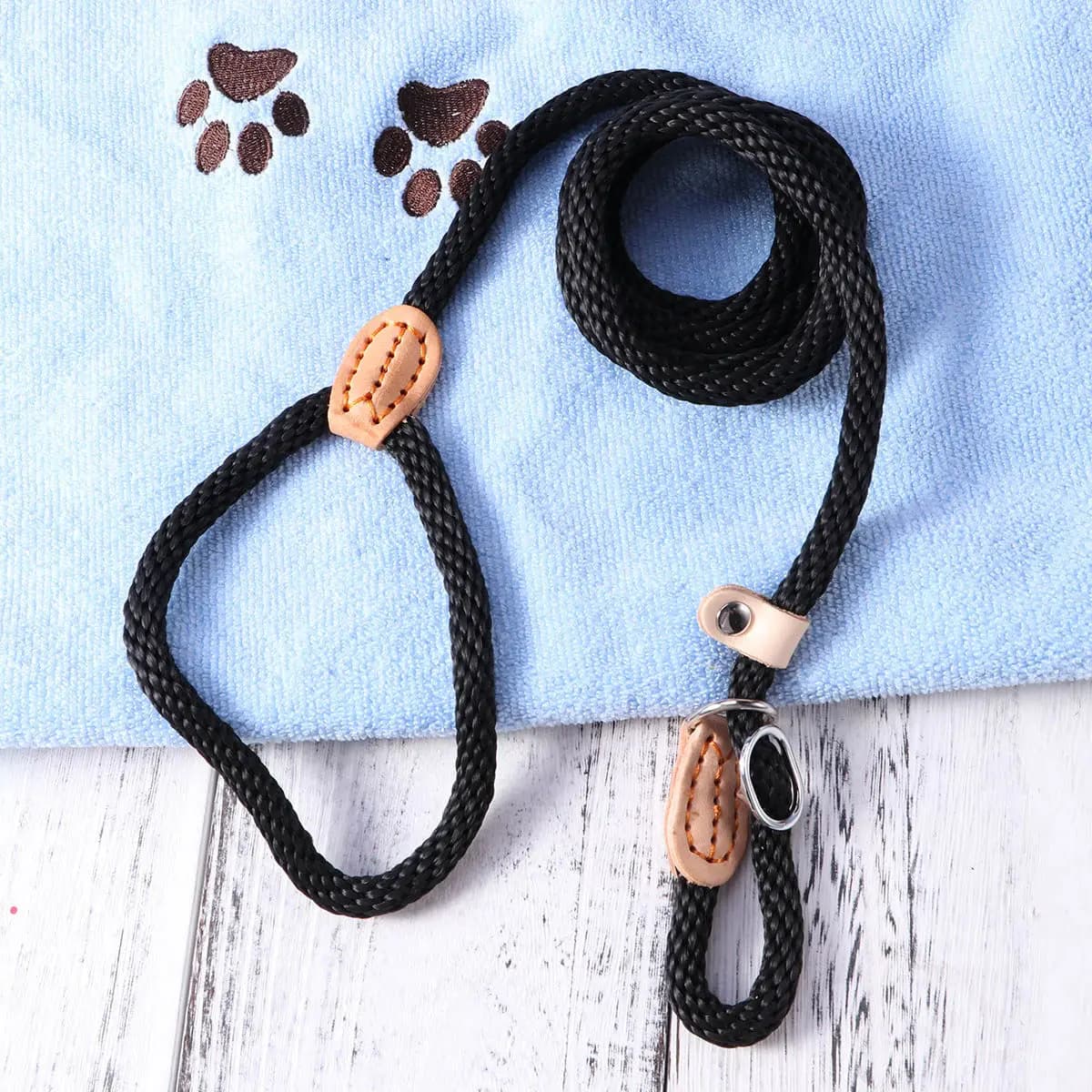 Guinzaglio per Addestramento Cani in Nylon Resistente con Fibbia Metallica per Facile Regolazione del Collo, Adatto a Cani di Taglia Media e Grande