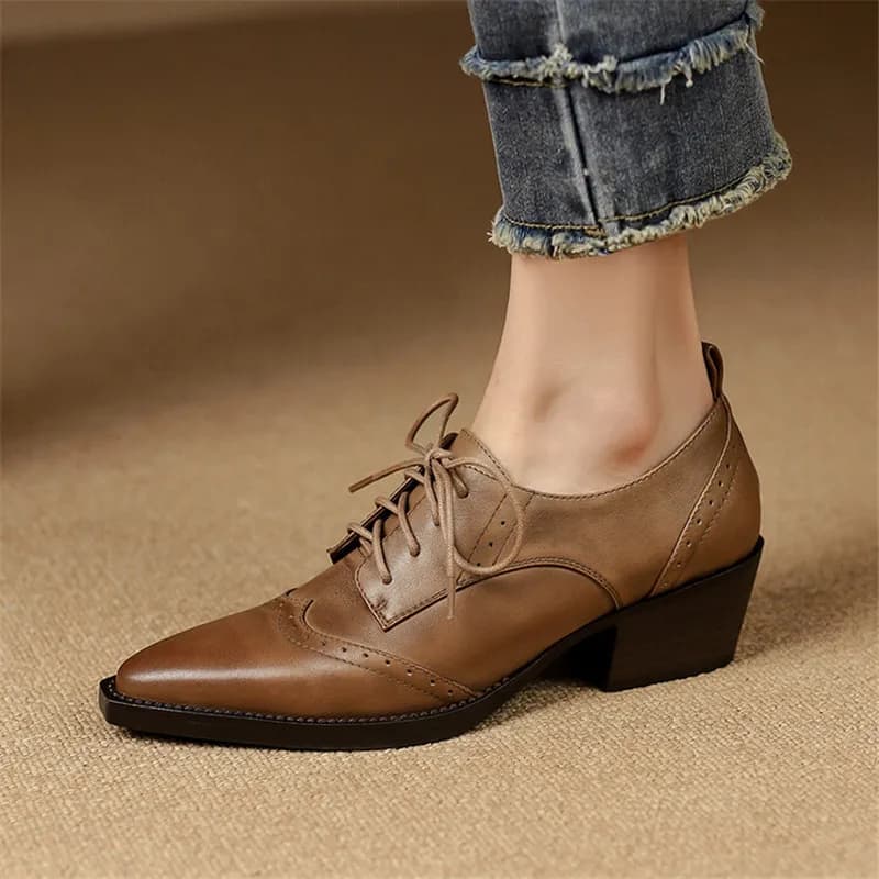 Nuova primavera autunno vera pelle donna pompe scarpe per le donne punta a punta Brogue disegni mocassini tacchi alti scarpe da donna Concise