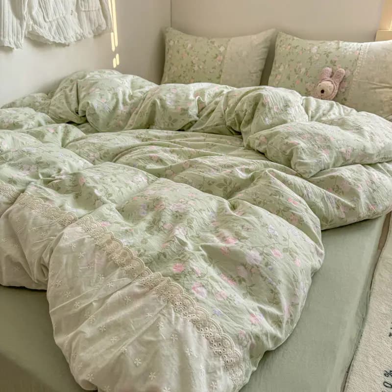 Set of four pieces with fresh floral lace finishes in French style INS Set of bed sheets for dormitory with cotton headdress washed with clouds