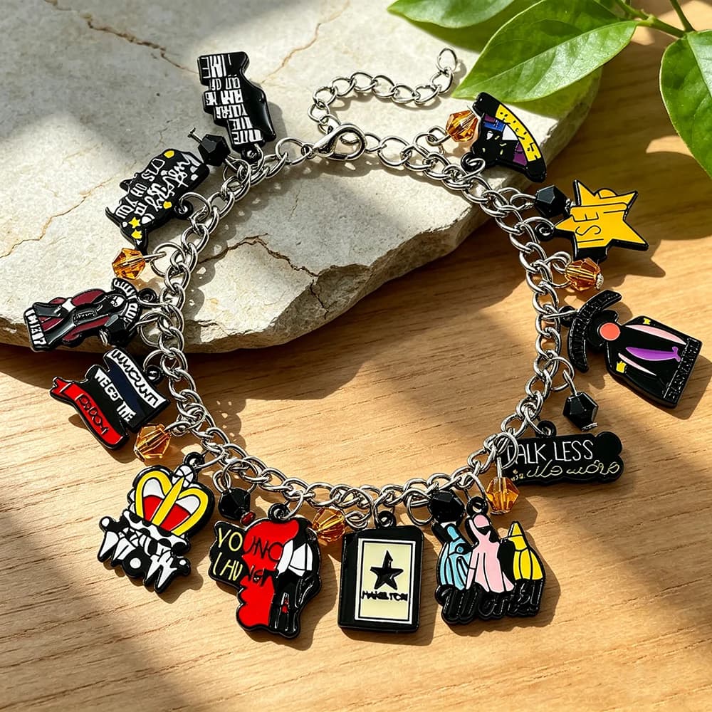 Charm per Bracciale Hamilton 'Talk Less Smile More' - Accessorio di Gioielleria Trendy per Donne, Idea Regalo con Simpatici Personaggi della Serie Musicale