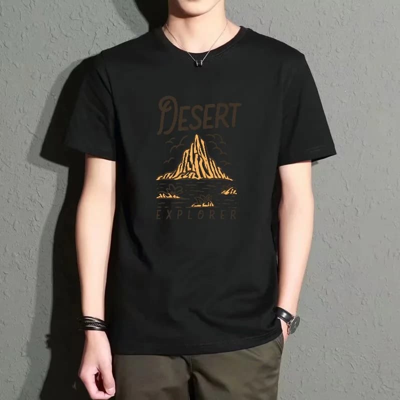 Men's Black Round-Neck Short-Sleeved T-Shirt with Desert Adventure Print Pattern, Casual Street Style Top, Comfortable, Breathable, and Versatile for Everyday Wear