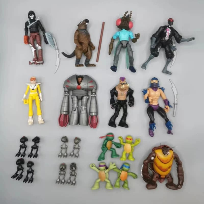 Personaggi originali delle tartarughe adolescenti Action Figure Robot Dogs Fly Scarafaggio Figura Modello Giocattolo Ornamento da tavolo Regali