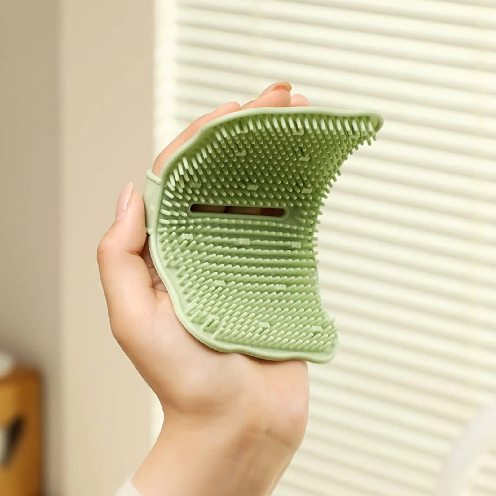 Flexible Vegetable Brush Easy to Clean Silicone Fruit Scrubber Potato Cleaning Brush Ergonomic Grip