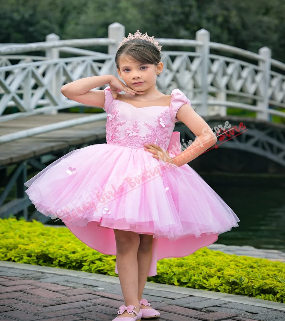 Elegante abito da ragazza di fiore rosa da sposa pre corto sul retro con fiocco lungo aperto sul retro, abito da principessa per la prima comunione