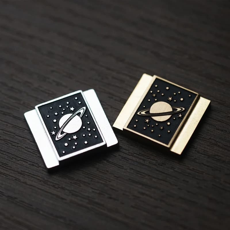 Universo Camera Metal Hot Shoe Protective Cover Camera Decorations For Sony Canon R5 Fujifilm Nikon ZFC Olympus Lumix Ricoh