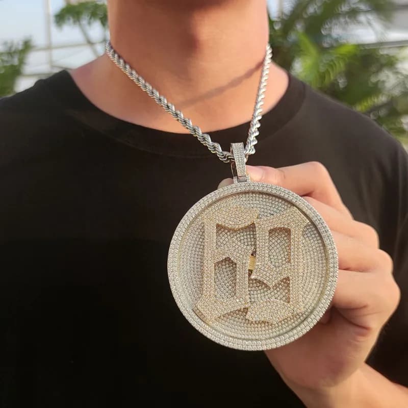 Massiccio ciondolo monogramma “69” tempestato di diamanti | Collana con Lettere in Stile Old English in Argento 925 e Zirconia Cubica, Ciondoli per Gioielli Hip Hop
