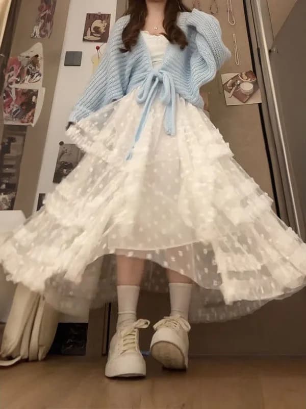 Set Tre Pezzi Stile Ragazza Romantica Primaverile: Canotta, Gonna a Mezza Lunghezza e Cardigan Aperto Blu Latte in Poliestere a Maniche Lunghe