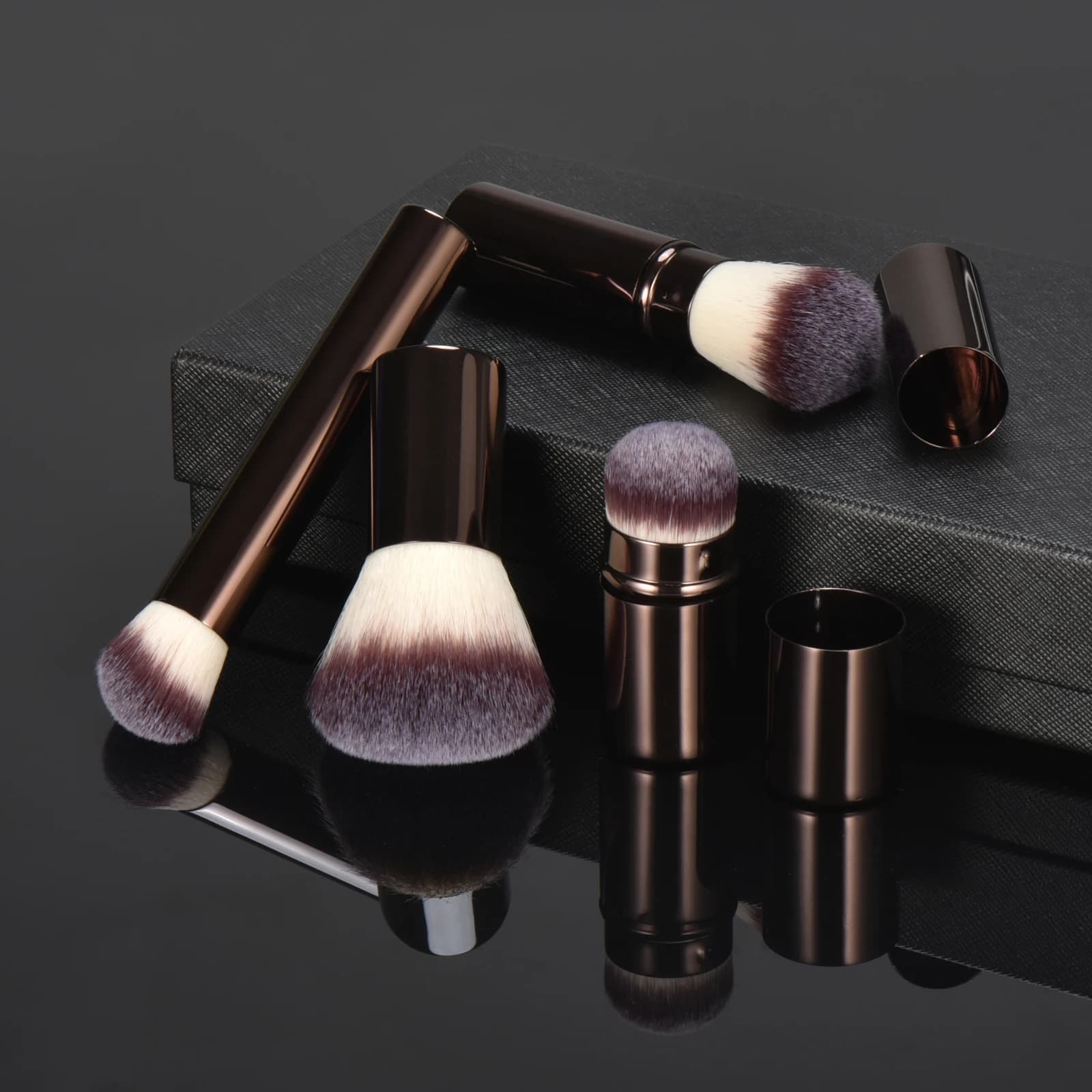Pennello per trucco singolo in metallo Cipria sciolta Fard Fondotinta Contouring Pennello per sbavature Strumento per trucco portatile da viaggio