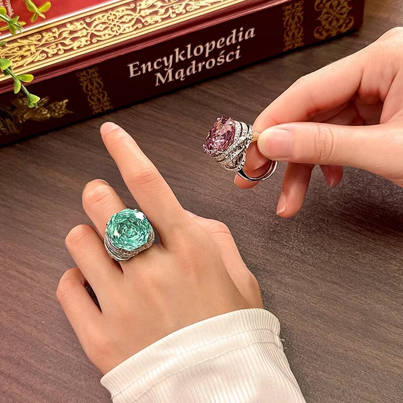 Anello di Lusso Leggero in Rame Placcato Oro con Imitazione Taglio Rosa e Pietra Verde, Gioielli alla Moda, Vendita all'Ingrosso