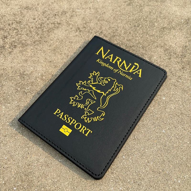 Custodia per passaporto con nuovo logo alla moda Copertine in pelle PU nera per passaporti Portafoglio da viaggio Porta passaporto