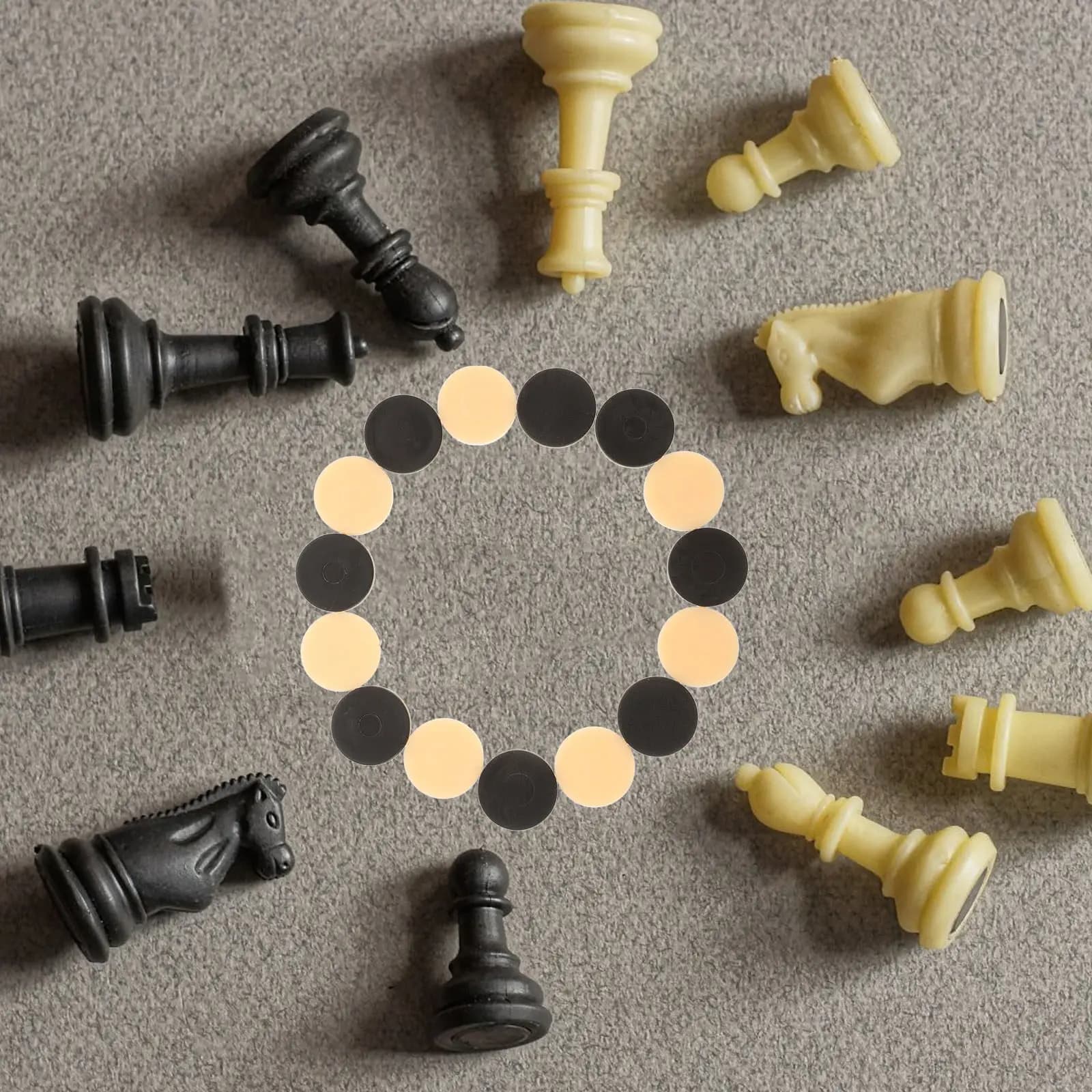 32 Pezzi di Dama in Plastica, Componenti Rotondi per Gioco di Dama, Robusti e Facili da Trasportare, Design Compatto per Viaggi, Casa, Scuola, Giochi da Tavolo