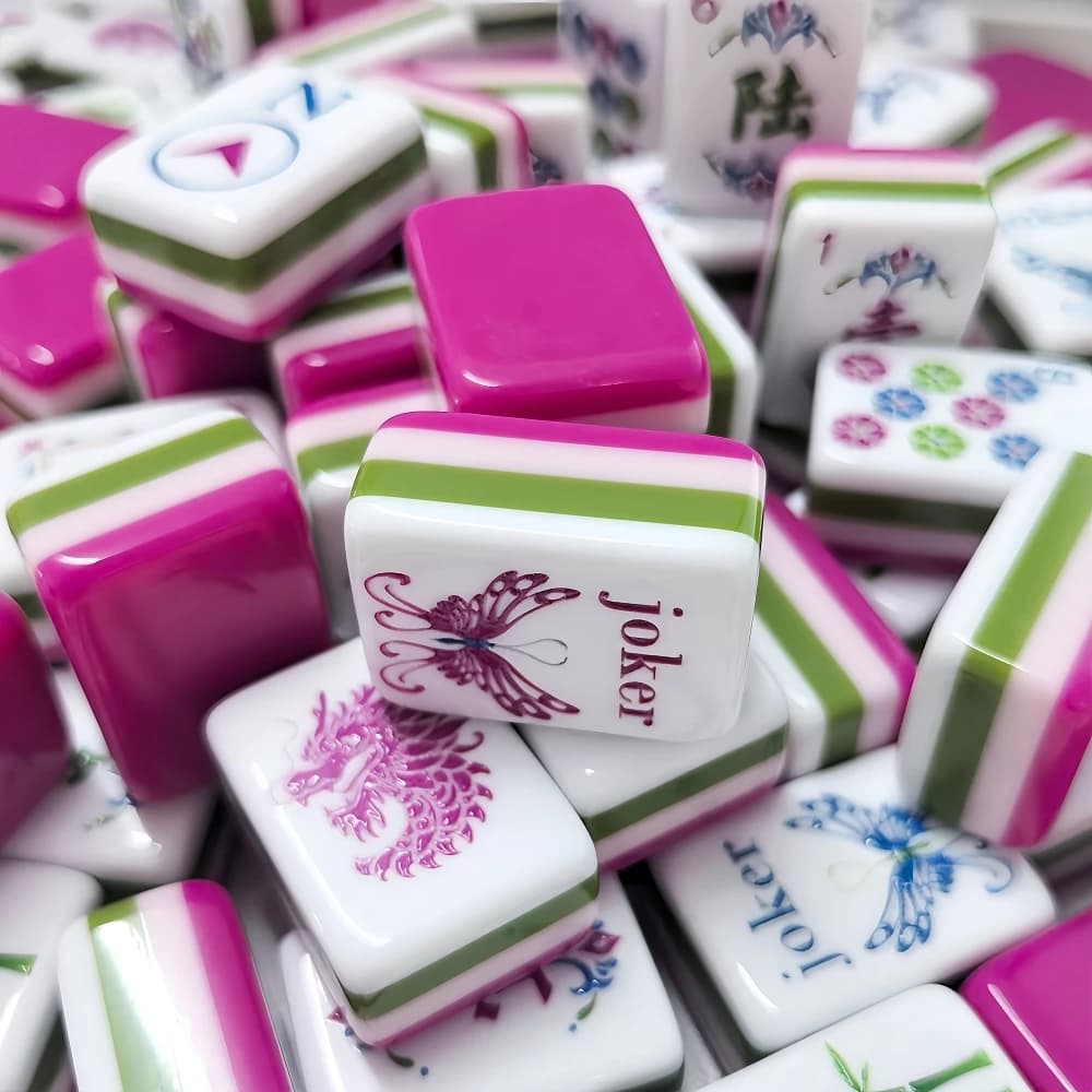 New Arrival Rose Red Mahjong Game Tiles 4-Layer Acrylic Luxury Engraved American Mahjong Set Portable Mah Jongg Sets Board Games