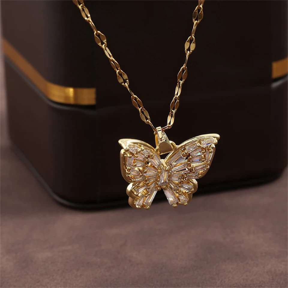 Classics Colorful Butterfly Pendant Necklace For Women Men Personalized Gold Color Metal Party Jewelry