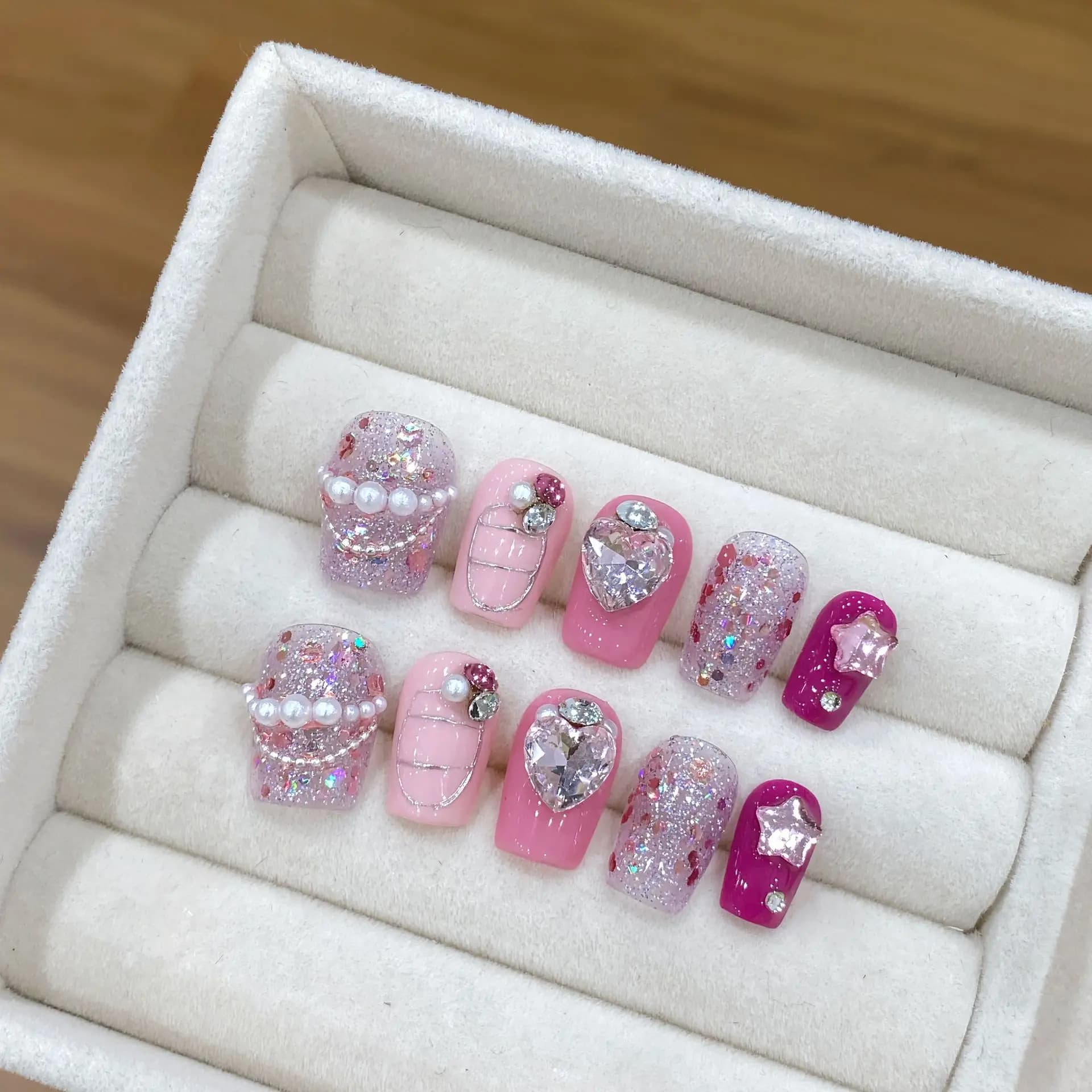 Stampa fatta a mano sulle unghie Paillettes lucide Rosa Rosa Unghie finte Design in cristallo 3D Breve balletto Moda Unghie finte Indossabile Copertura completa