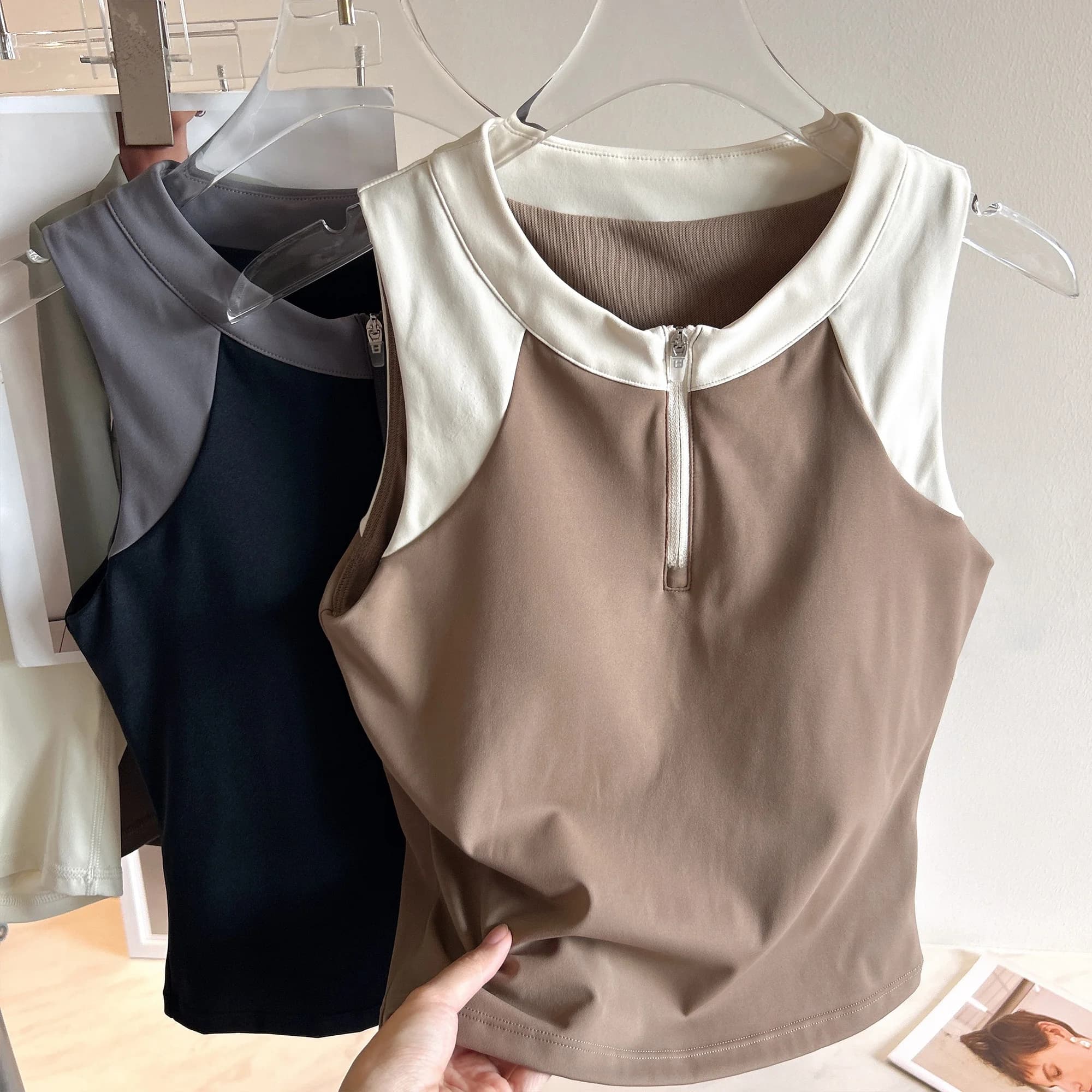 Women's Slender Yoga Clothing with Zip and Petto Padded, Casual, Sporty, Fashion