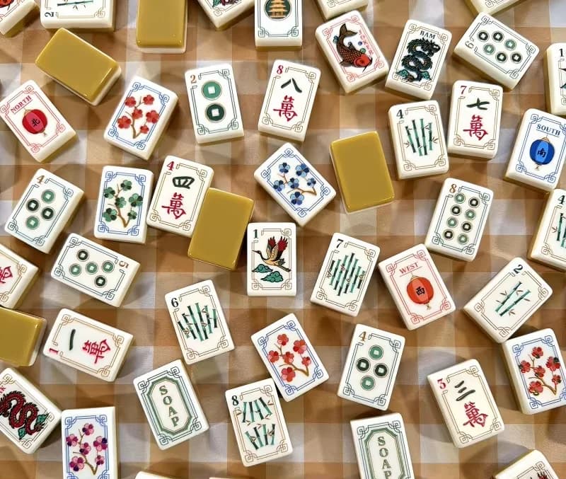 Factory OEM Luxury 160-Piece Tiles Mahjong Game Set with Foldable Mahjong Table for Casino Gambling