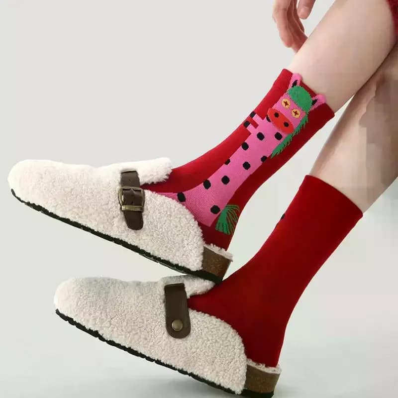 Cartoon Fun Pony Calzini rossi Anno del cavallo Calzini di cotone Benedizione Combinazione Calzini di media lunghezza Calzini di cotone da donna