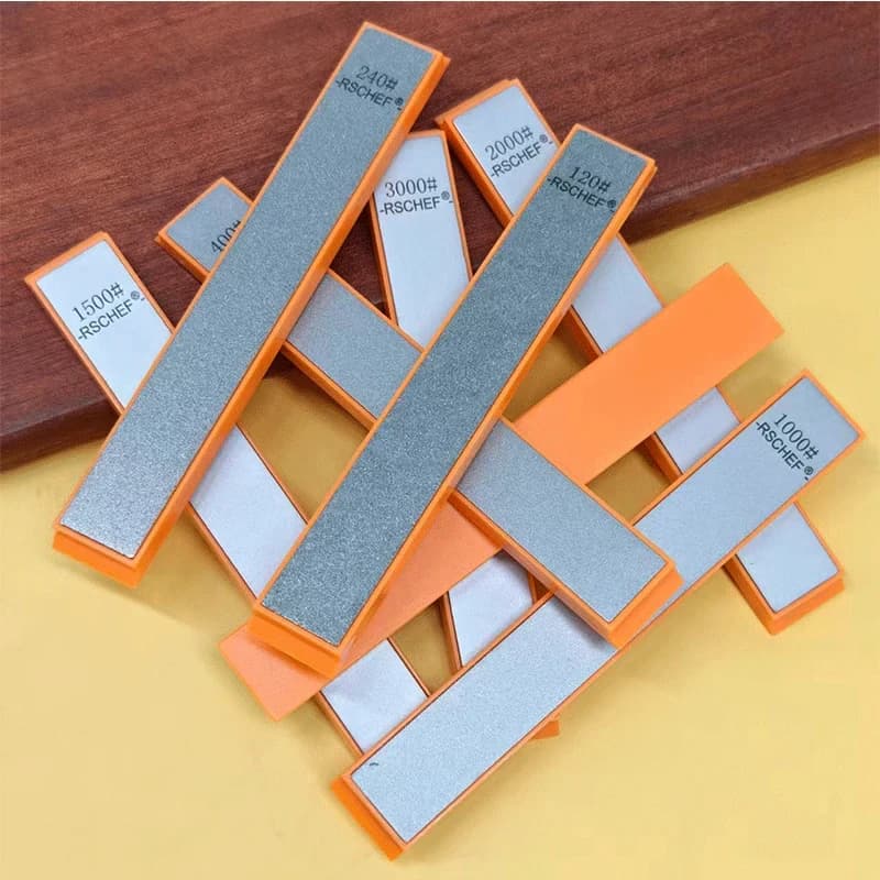 Set di Pietre per Affilare RSCHEF con Base Arancione, Pietra Diamantata e Olio per Affilatura, Strumento Professionale per Affilare Coltelli da Cucina
