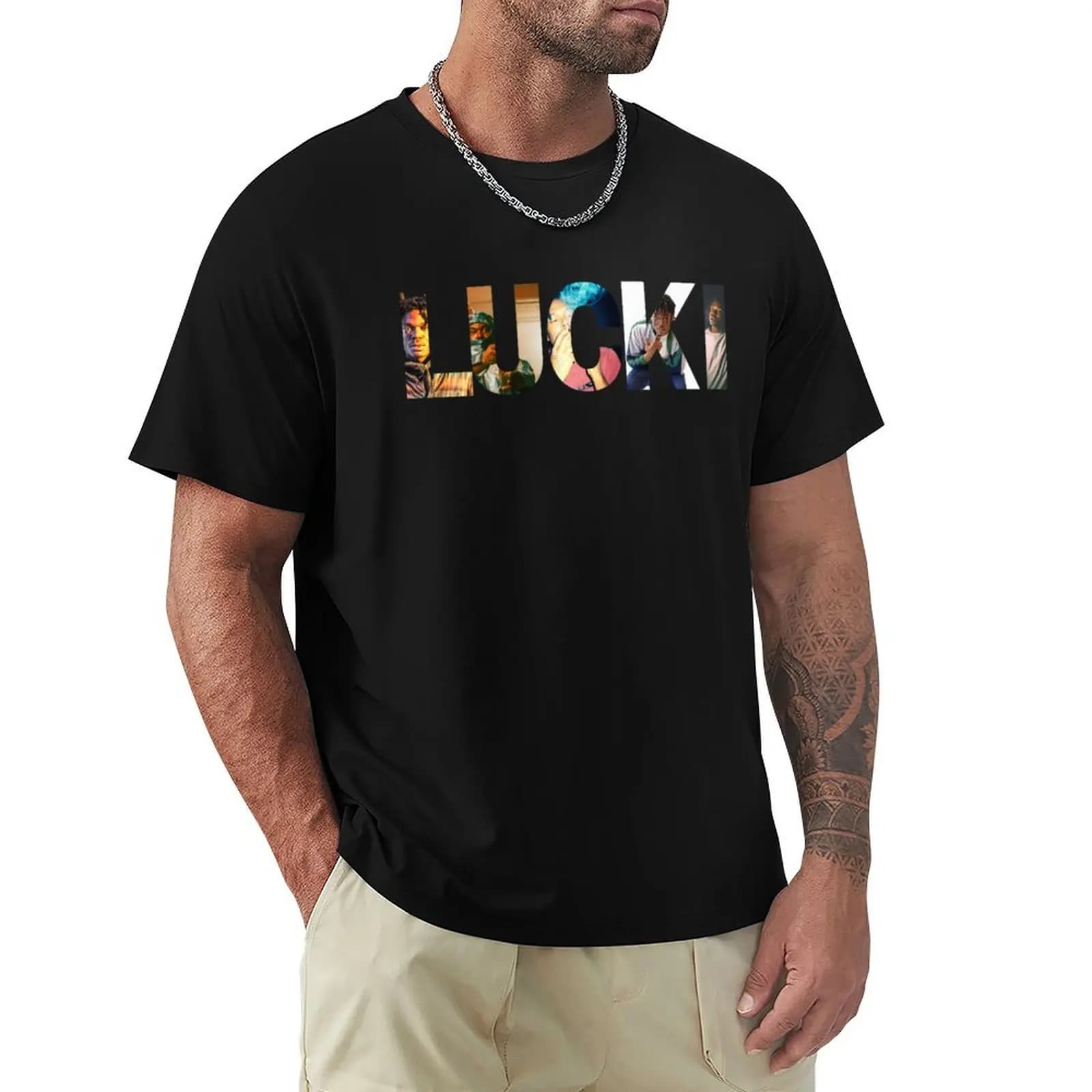 Maglietta e adesivo Lucki, T-shirt con cappuccio Lucki, T-shirt casual a maniche corte per tutti i giorni