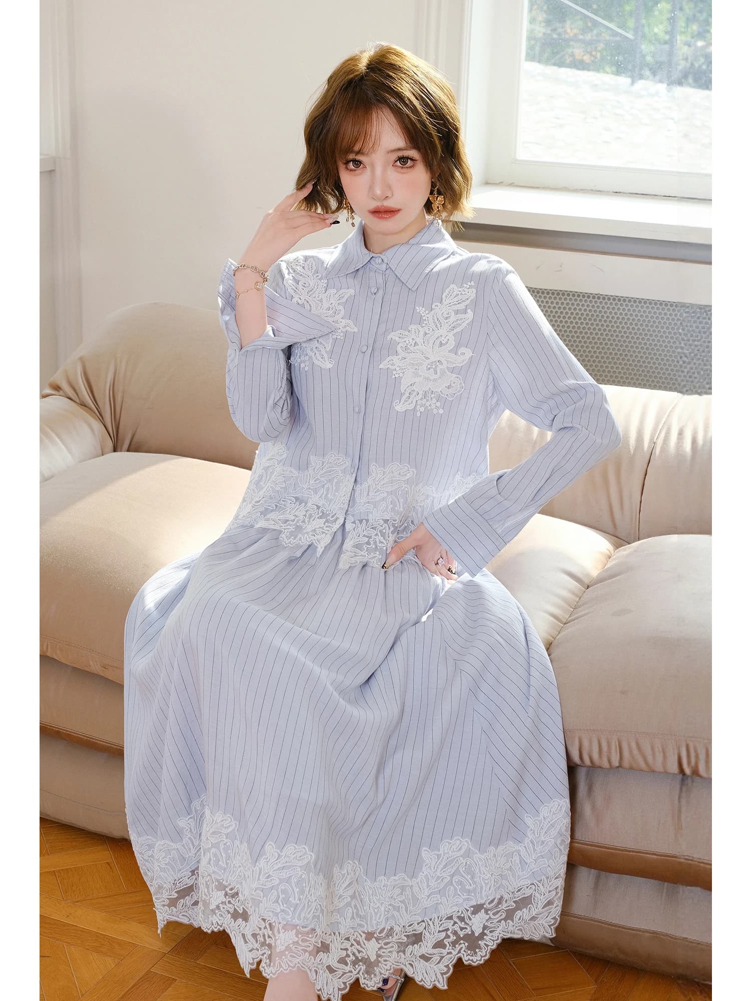MIUCO Set in Lino Lenzing a Righe Blu con Pizzo, Camicia Semplice e Gonna a Trapezio, Completo Primaverile alla Moda per Donna