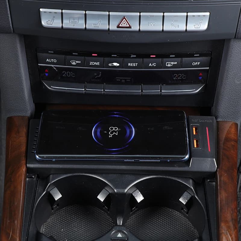 Caricabatterie wireless per auto da 15W caricabatterie per telefono veloce supporto per telefono con rivestimento per pad di ricarica per Mercedes Benz W212 classe E E200 E260 E300